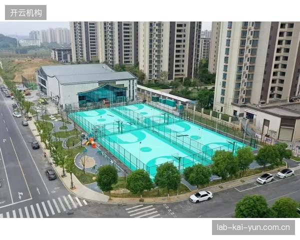 城市建成区内的嵌入式体育综合体，因其土地集约和高频消费特性，商业价值正在超越远郊型体育小镇